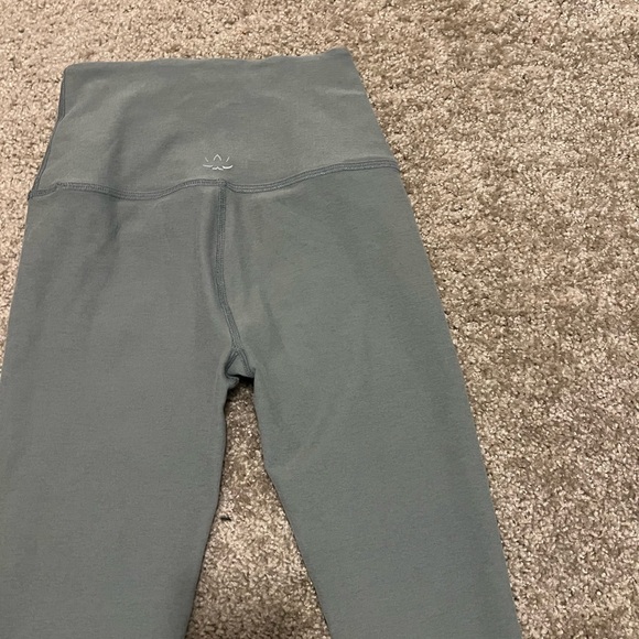 Beyond yoga Caught in the midi high waisted legging $88 small Dark tropic - Picture 9 of 12